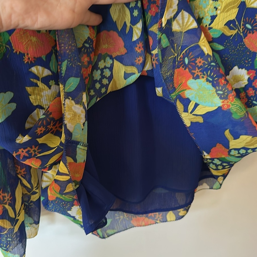 Floral Print Sheer Blouse - Picture 11 of 16